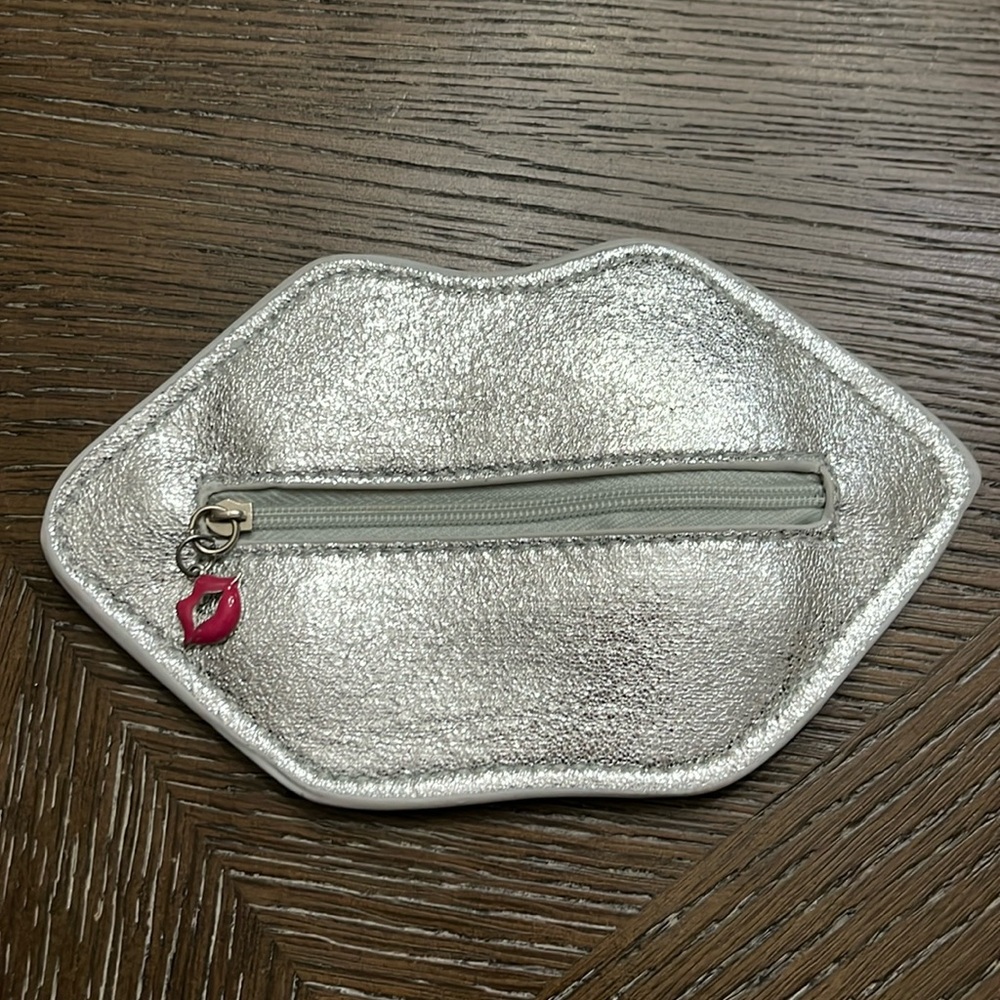 Jasmine la Belle silver lip coin wallet bag